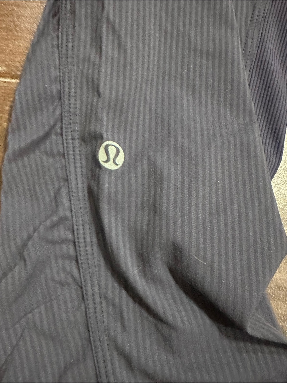 lululemon athletica Navy Ruched Cropped Performance Capris - Picture 4 of 5